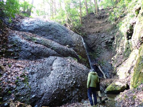 霧降の滝の鷹取山礫岩層