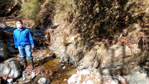 悪沢の角閃岩露頭