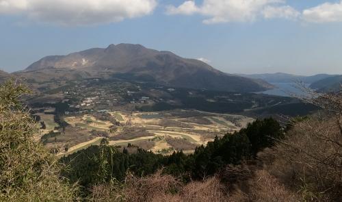 長尾峠から見た3000年前の山体崩壊地形