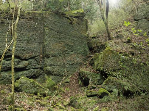 久野石の採石場跡