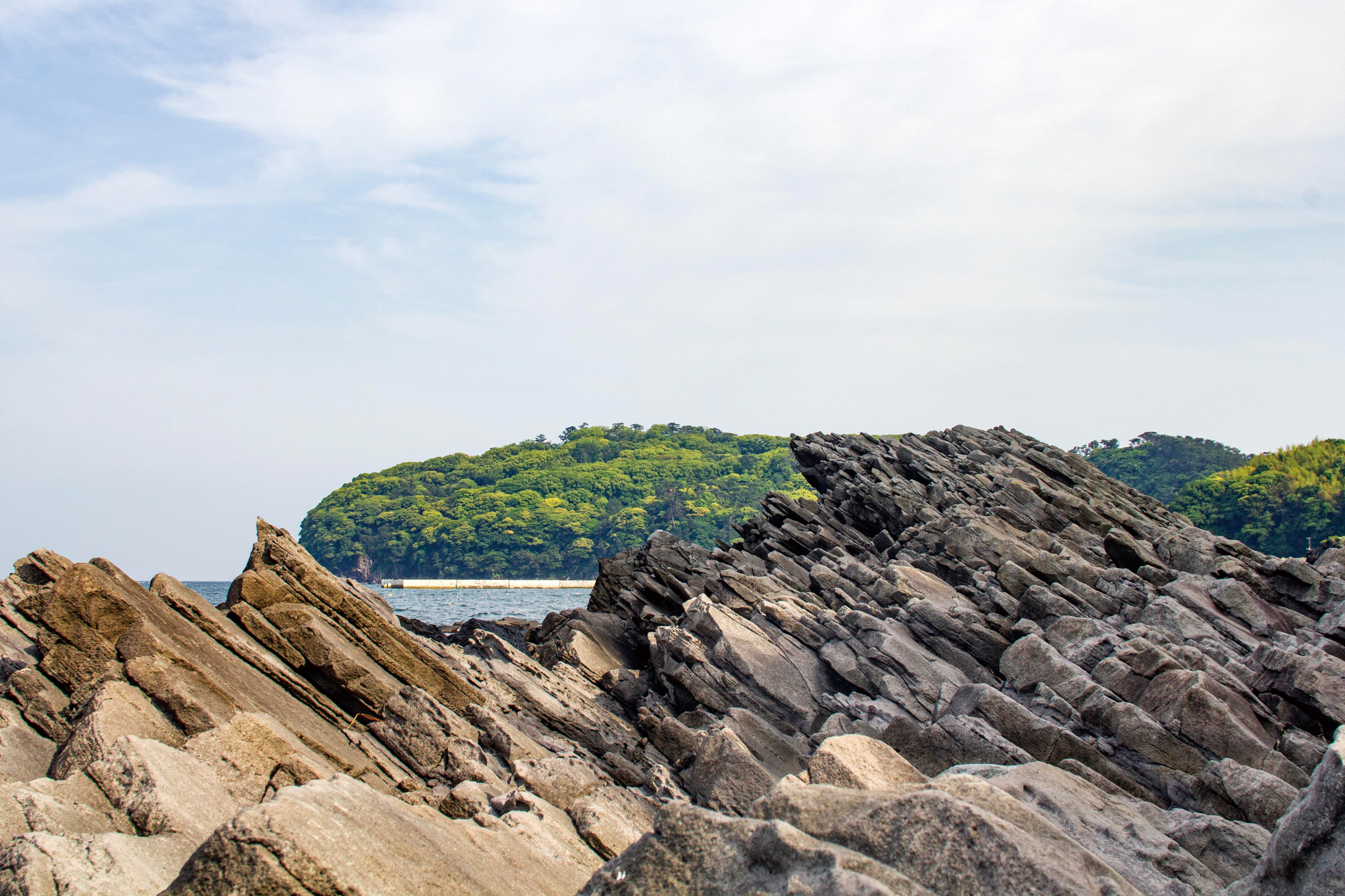真鶴半島の大ヶ窪海岸の板状節理 真鶴半島の大ヶ窪海岸の板状節理