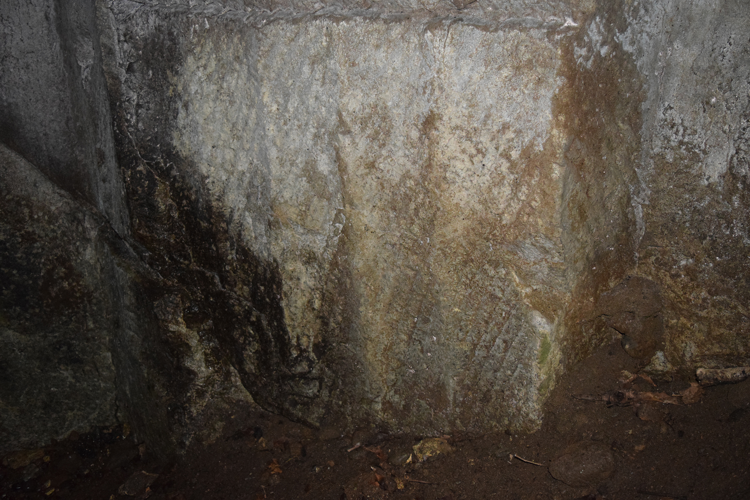 湯本白石の採石跡