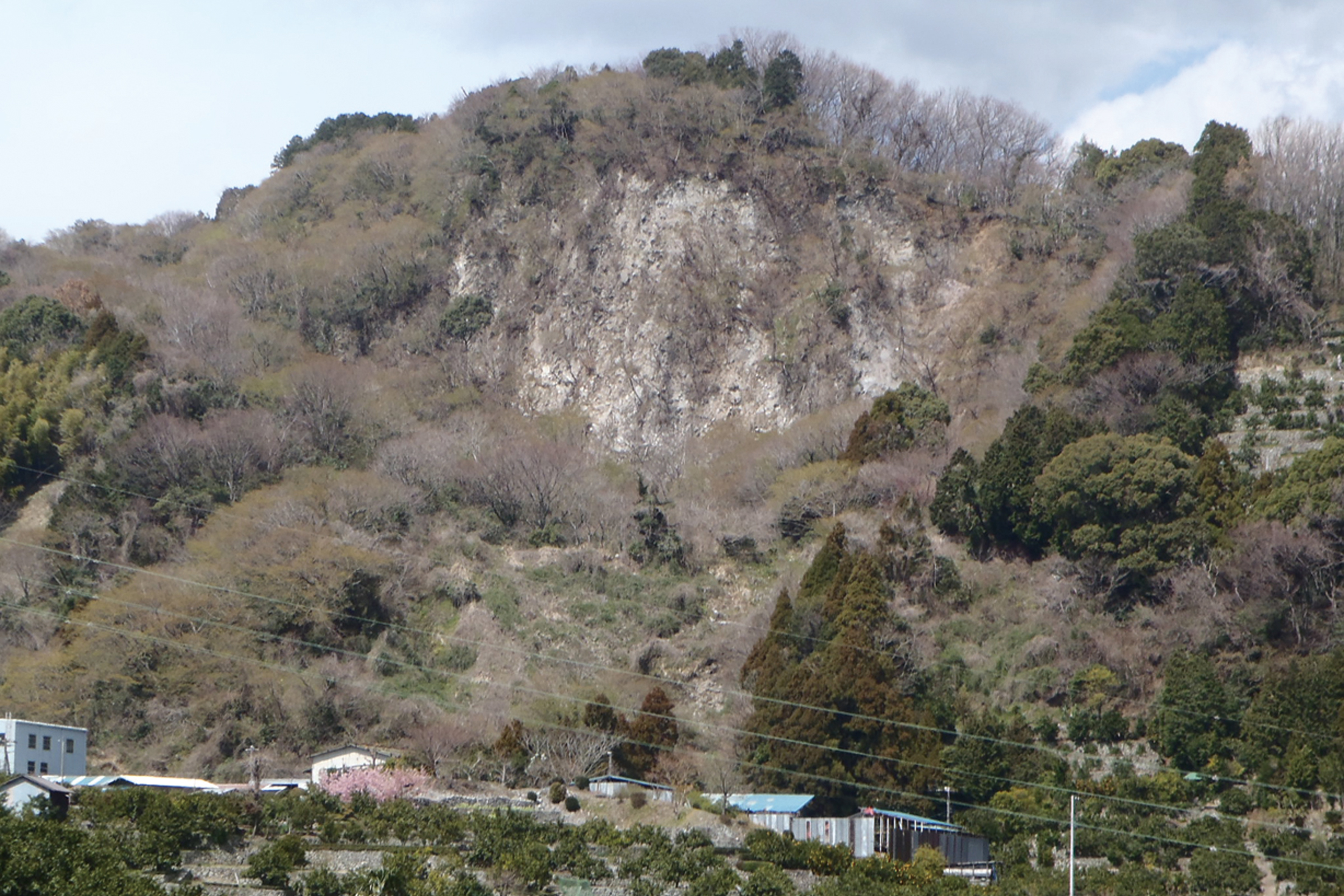 白丁場石の採石場跡