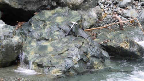 小菅沢の枕状溶岩